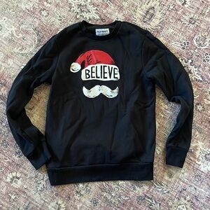 Santa hat ‘Believe’ sweatshirt